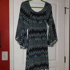 Bell sleeved knee-length dress